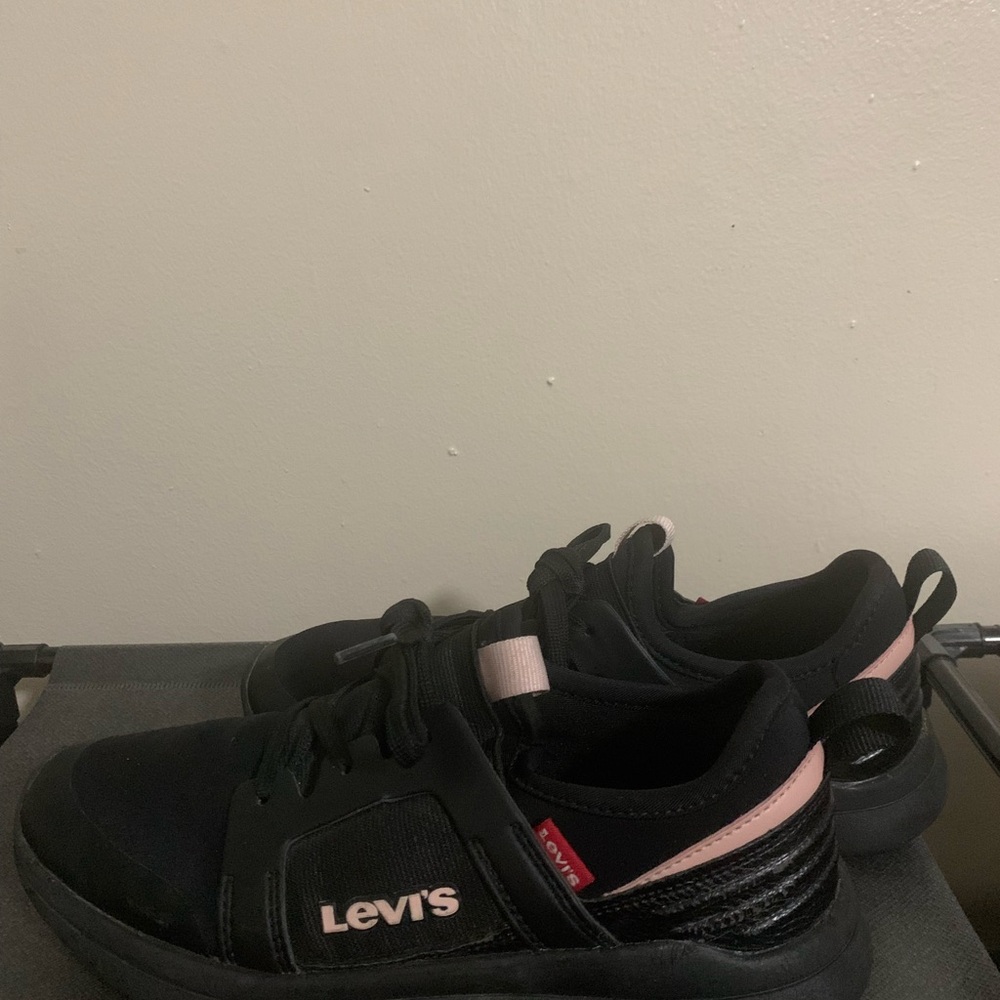 Levi's Black and Pink Sneakers